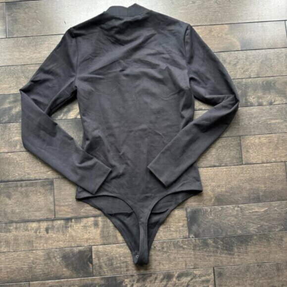Abercrombie & Fitch Long Sleeve Bodysuit - new with tags - Picture 2 of 2